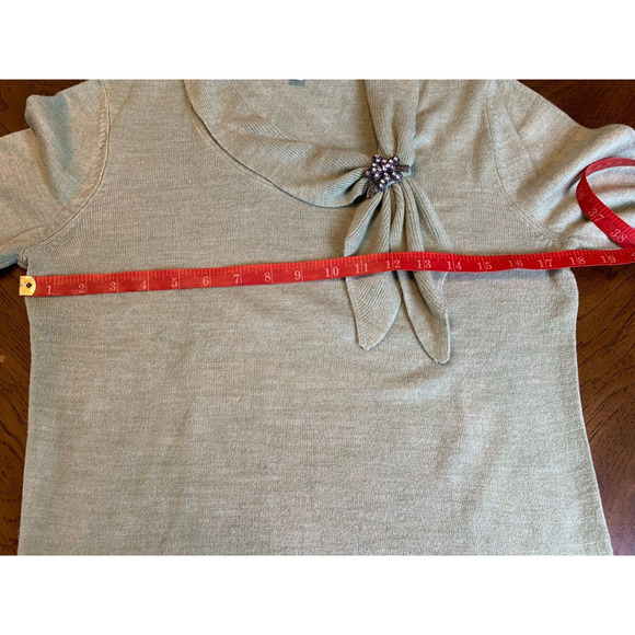 APT 9 WOMEN’S SWEATER LIGHTWEIGHT SZ M LIGHT GREEN WITH JEWELED PIN - Picture 11 of 16